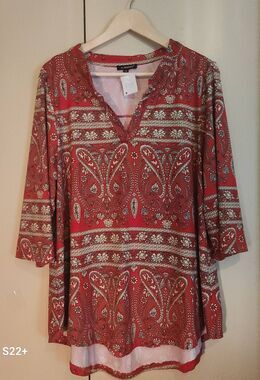 F53 a. Jesdani Printed Red Floral Paisley V-Neck Tunic Top w 3/4 sleeves